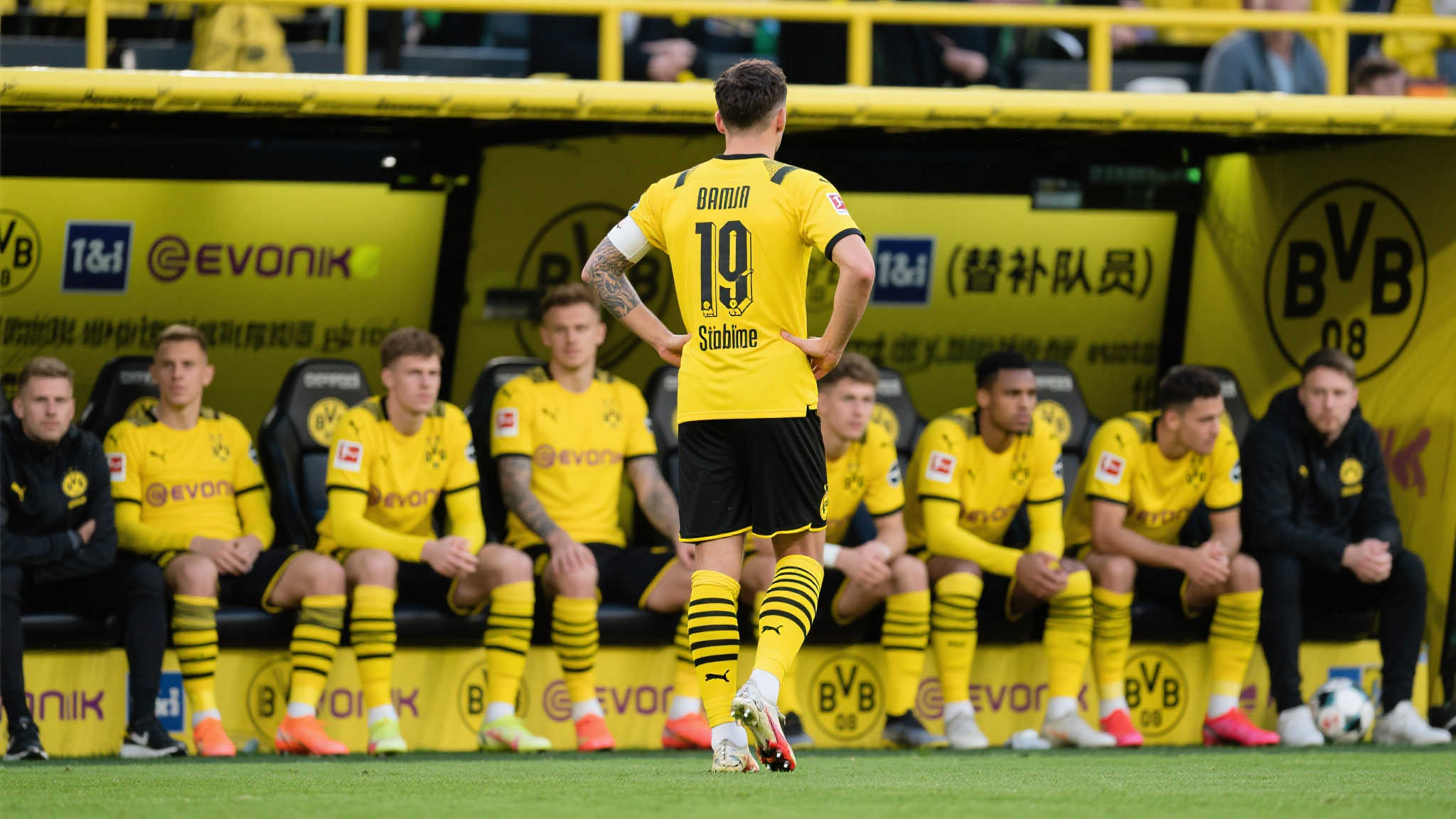 罕见一幕！多特蒙德替补球员更衣室观战，隐藏故事引人猜想