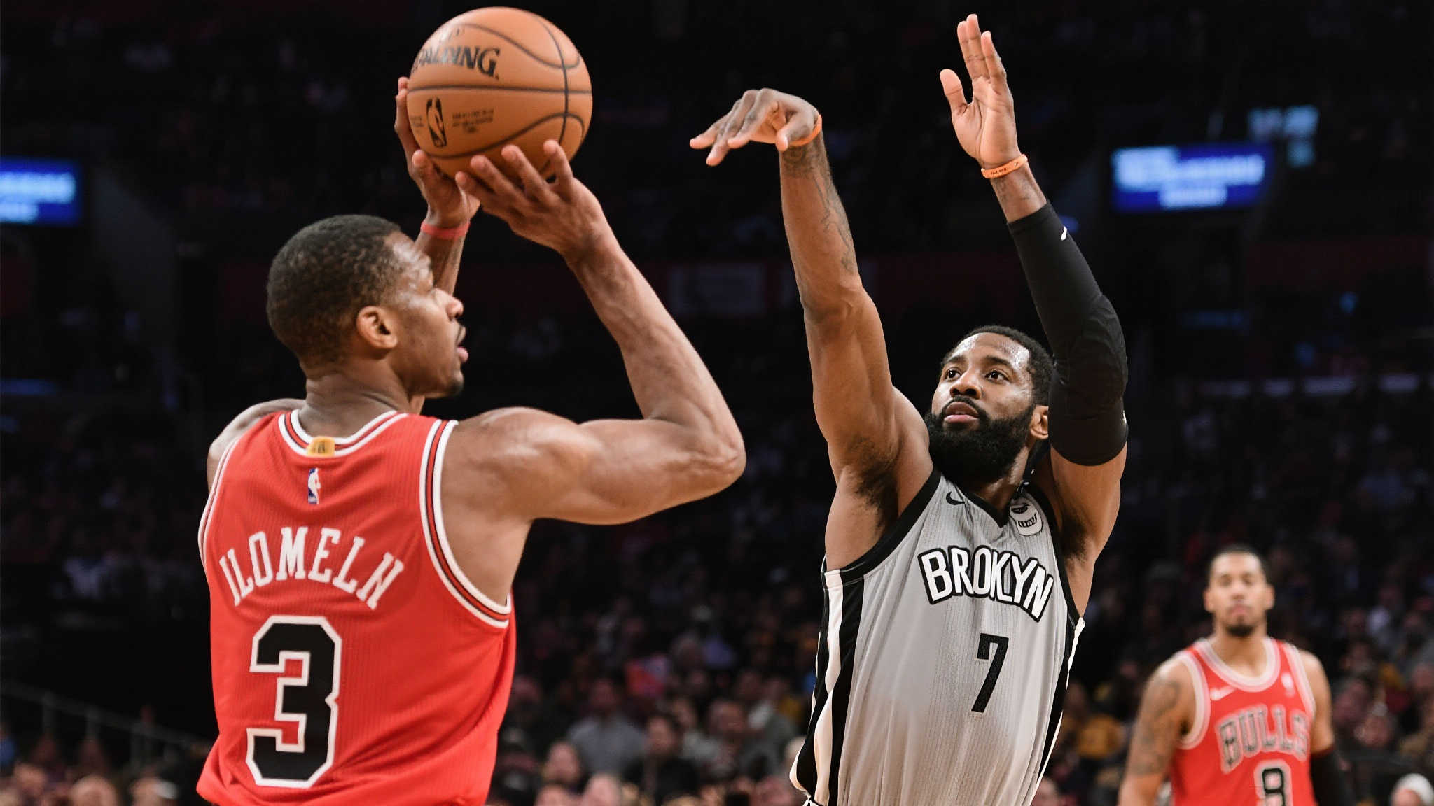 草根篮球高手，展现独特投篮技巧，你的灵感来源是？